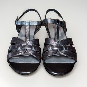Clarks Women’s Size 6.5 Abigail Daisy Metallic Silver Leather Dress Sandals